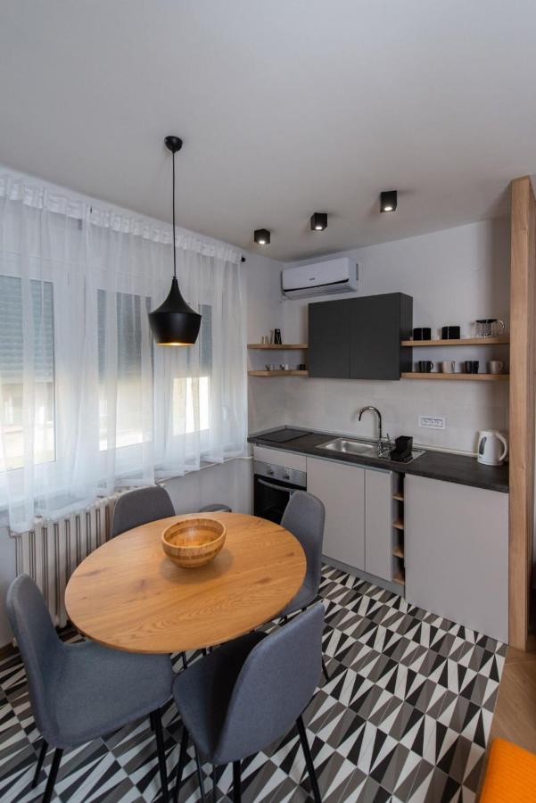 Republic Square Apartment - With Garage Novi Sad Extérieur photo